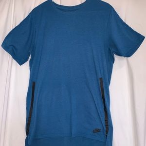 Nike Men’s Workout Shirt (Medium)